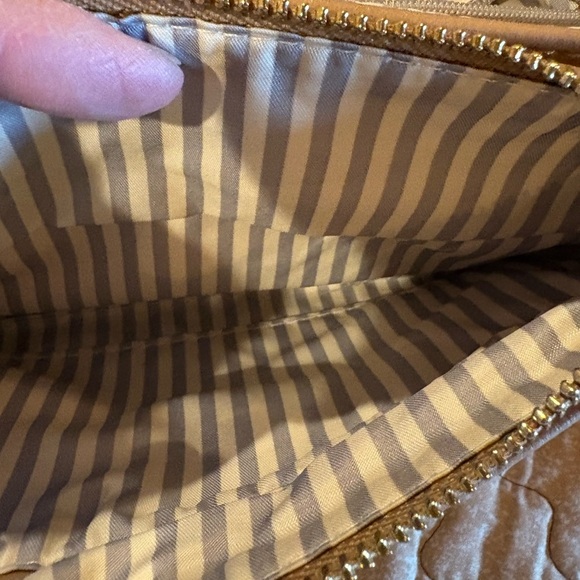 Miztique designer collection cross body tan purse gold accents - Picture 8 of 11